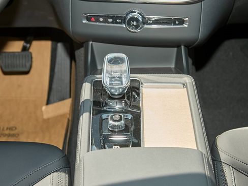 New 2026 Volvo XC90 B6 Plus w/ Protection Package image 26