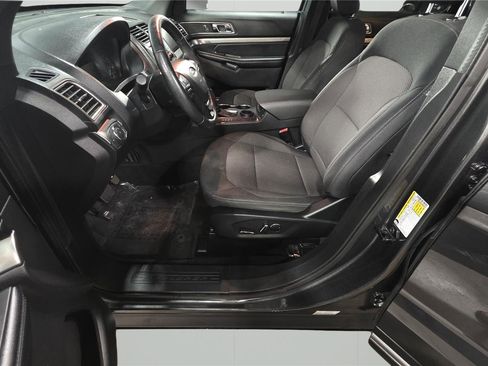 Used 2018 Ford Explorer XLT image 10