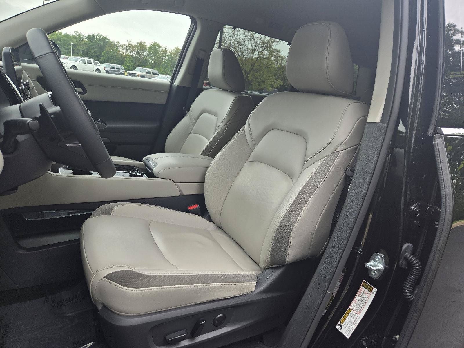 Used 2025 Nissan Pathfinder SL AWD/4WD image 13