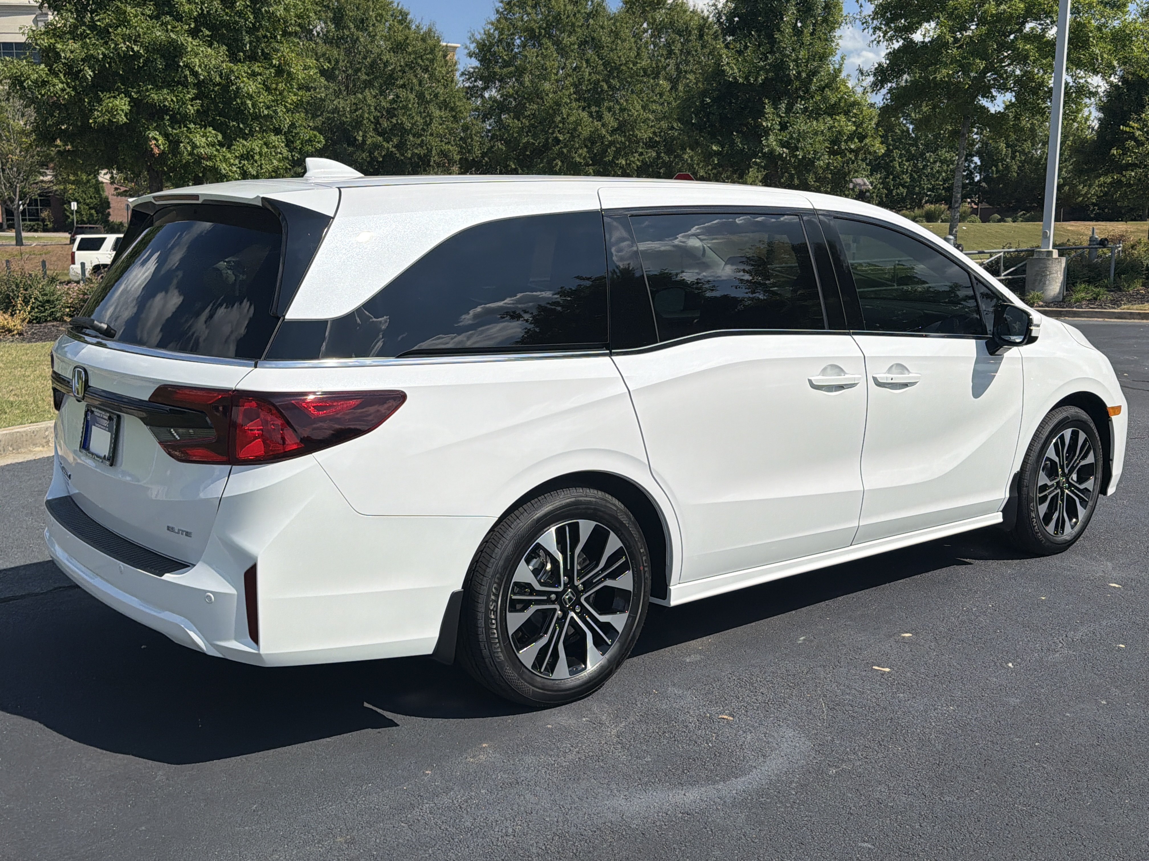 Used 2027 Honda Odyssey Elite image 9