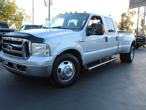 Used 2005 Ford F350 Lariat RWD image 1