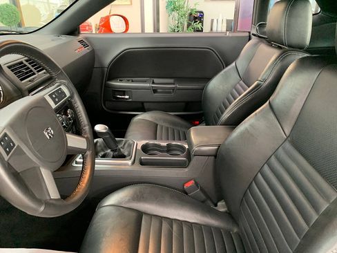 Used 2009 Dodge Challenger R/T RWD image 11