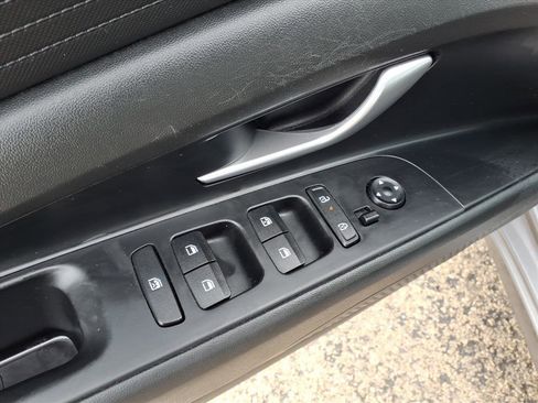 Used 2024 Hyundai Elantra SEL image 11