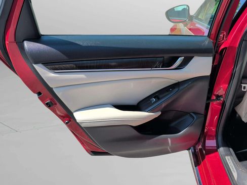 Used 2018 Honda Accord Touring image 33
