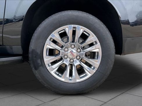 Used 2025 GMC Yukon XL Denali AWD/4WD image 10