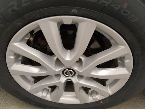 Used 2018 Nissan Rogue SV AWD/4WD image 31