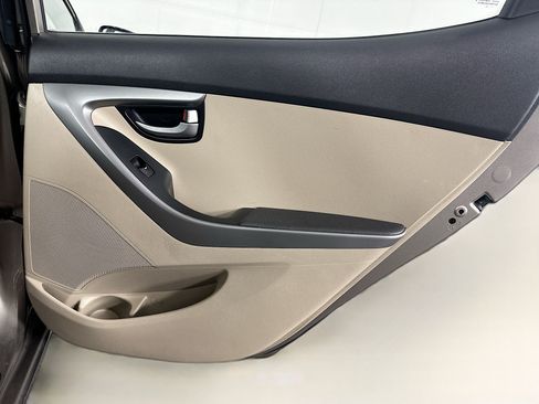 Used 2016 Hyundai Elantra SE FWD image 27