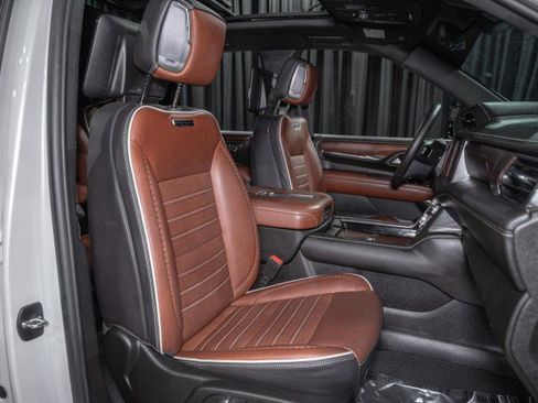 Used 2024 GMC Yukon Denali Ultimate AWD/4WD image 16