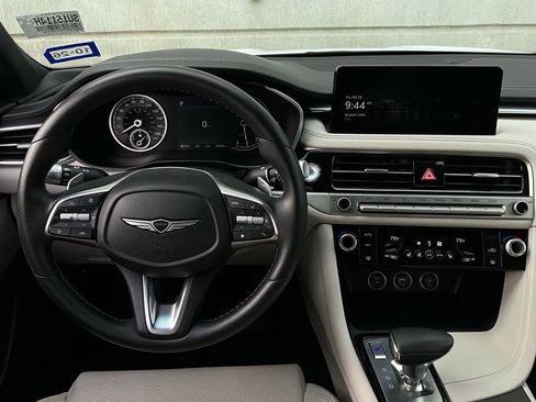 Used 2025 Genesis G70 2.5T image 14