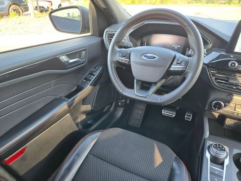 Used 2023 Ford Escape ST-Line FWD image 9