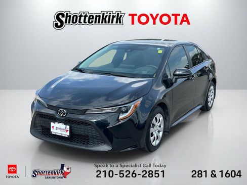 Used 2022 Toyota Corolla LE image 1