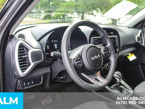 Used 2025 Kia Soul LX w/ LX Technology Package FWD image 31