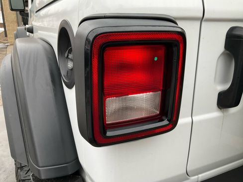 Used 2023 Jeep Wrangler Unlimited Sport image 32