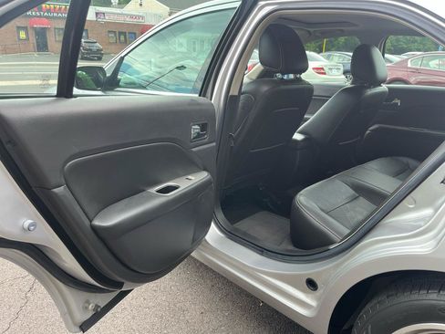 Used 2010 Ford Fusion SEL FWD image 19