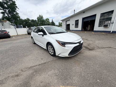 Used 2022 Toyota Corolla LE FWD image 16