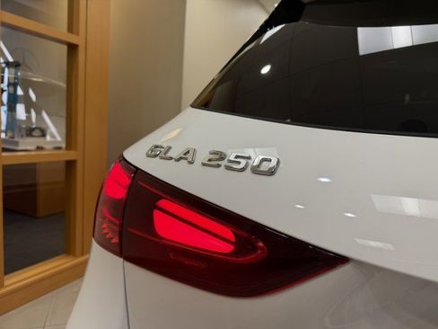 Certified 2024 Mercedes-Benz GLA 250 4MATIC w/ Exclusive Package image 6