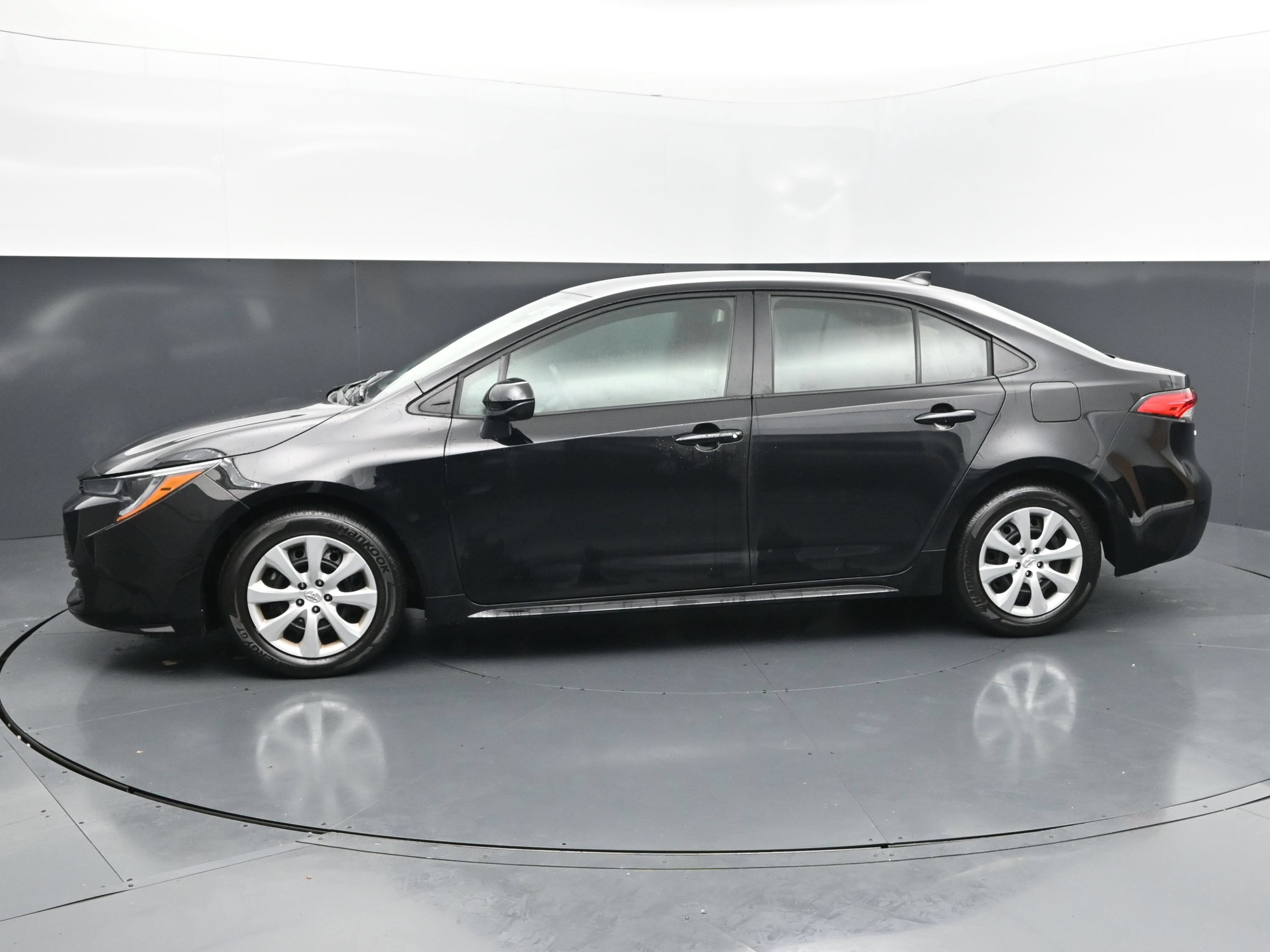 Used 2026 Toyota Corolla LE FWD image 2