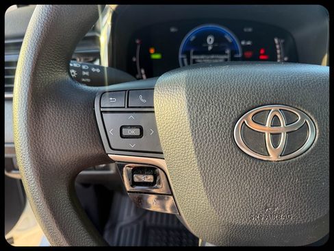 Used 2025 Toyota Camry LE w/ Convenience Package FWD image 25