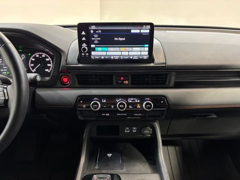 Used 2025 Honda Pilot TrailSport image 20