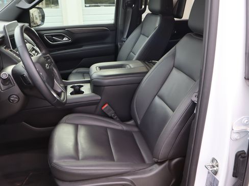 Used 2024 Chevrolet Suburban Z71 w/ Luxury Package AWD/4WD image 19