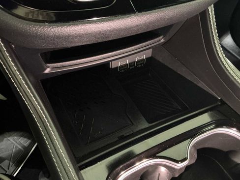 Used 2025 Chrysler Pacifica Limited image 8