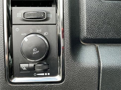 Used 2018 RAM 2500 Laramie w/ Convenience Group image 10