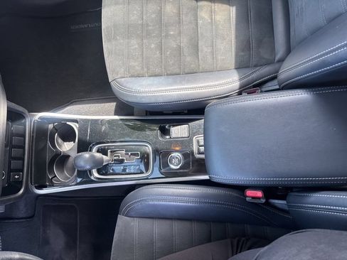 Used 2019 Mitsubishi Outlander AWD image 4
