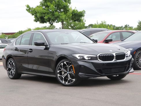 Used 2025 BMW 330i xDrive Sedan w/ Premium Package image 2