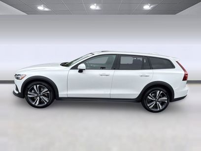 Used 2025 Volvo V60 B5 Cross Country Plus