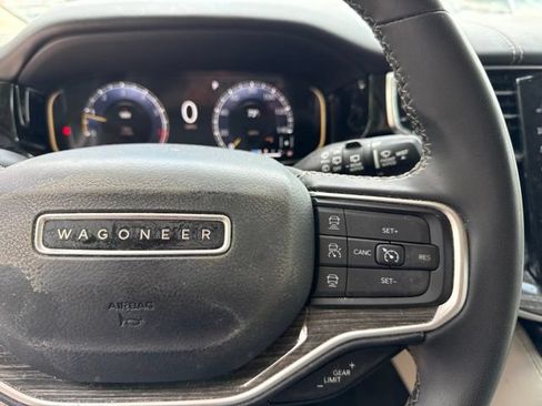 Used 2022 Jeep Wagoneer Series III w/ Premium Group I AWD/4WD image 12