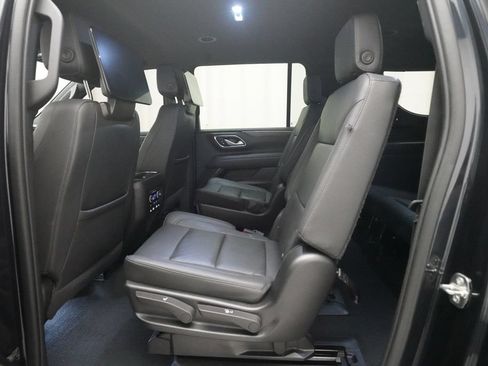 Used 2023 Chevrolet Suburban Z71 w/ Luxury Package AWD/4WD image 16