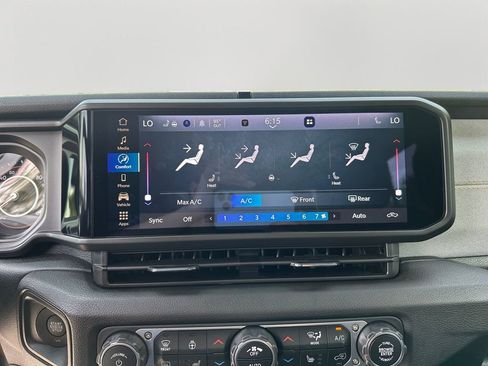 New 2025 Jeep Gladiator Sport image 22