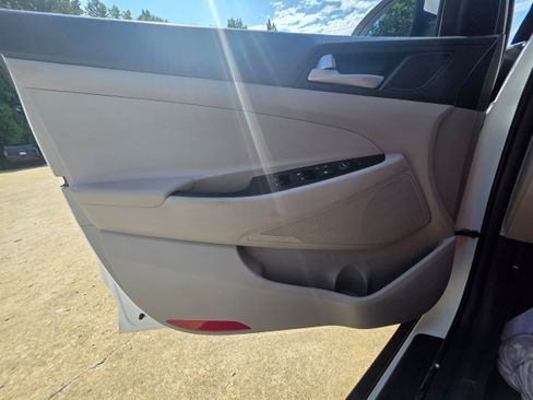 Used 2021 Hyundai Tucson Value FWD image 18