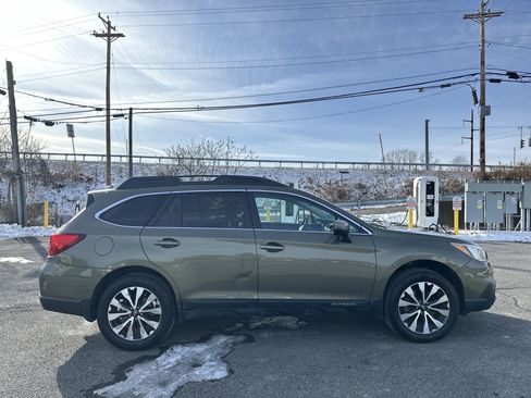 Used 2015 Subaru Outback 2.5i Limited image 4