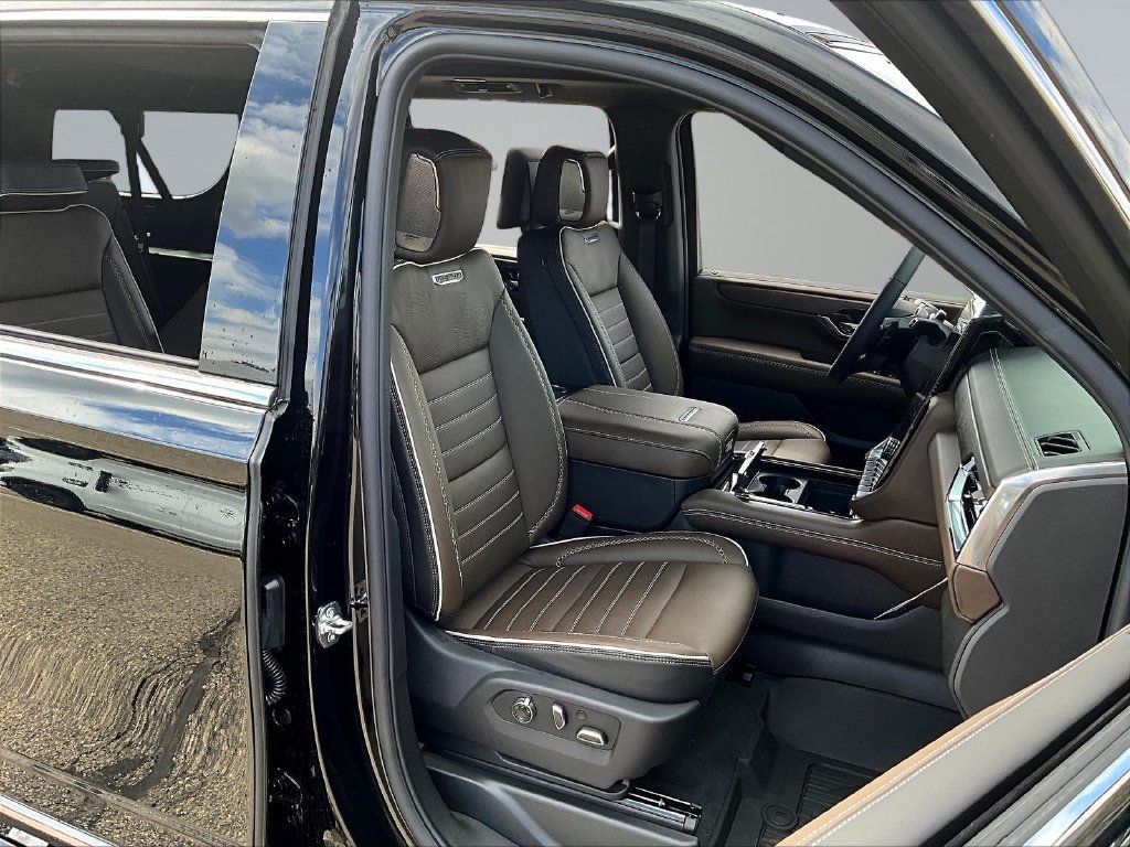 New 2026 GMC Yukon XL Denali Ultimate AWD/4WD image 11