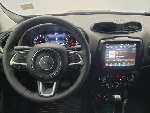 Used 2023 Jeep Renegade Latitude image 22