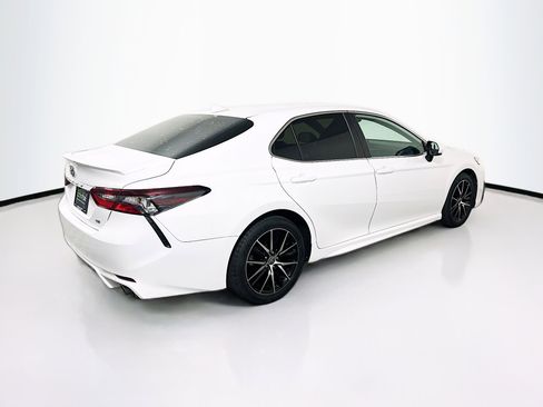 Used 2021 Toyota Camry SE image 9