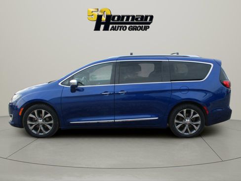 Used 2020 Chrysler Pacifica Limited FWD image 2