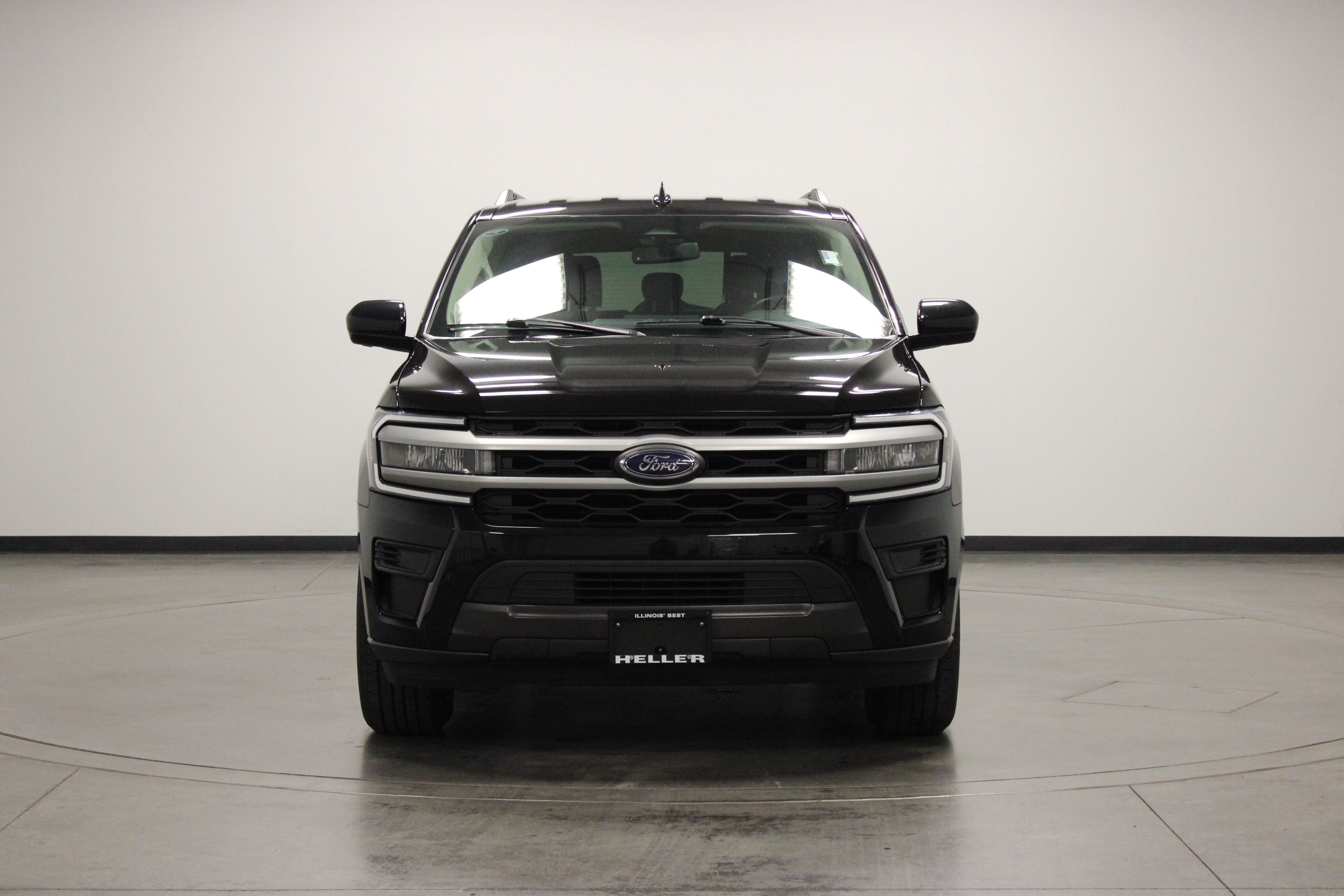 Used 2024 Ford Expedition Max XLT AWD/4WD image 3