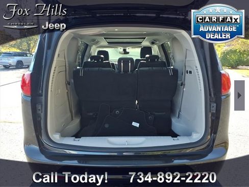 Used 2020 Chrysler Pacifica Limited w/ Tire & Wheel Group image 10