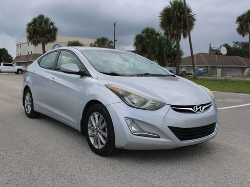 Used 2014 Hyundai Elantra SE w/ Option Group 02 FWD image 14
