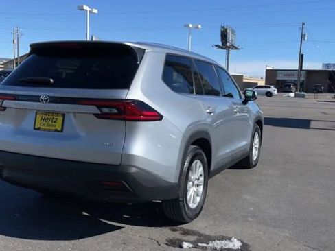 Used 2025 Toyota Grand Highlander image 9