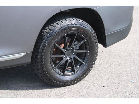 Used 2012 Toyota Highlander 4WD w/ Tech Pkg image 6