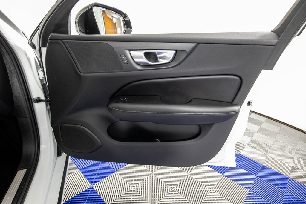 Used 2025 Volvo S60 B5 Core FWD image 15