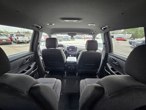 Used 2023 Chevrolet Traverse LT image 21