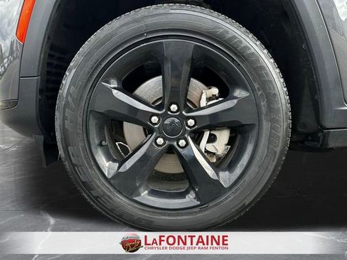 Used 2023 Jeep Grand Cherokee L Laredo AWD/4WD image 31