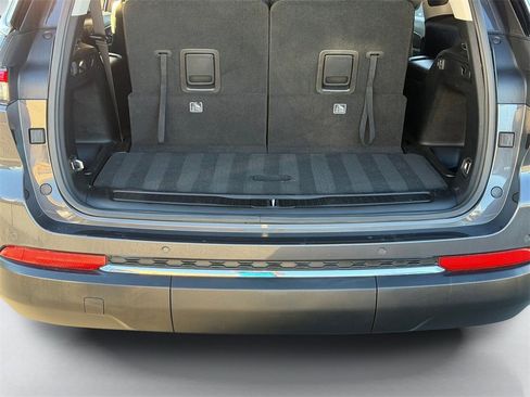 Used 2023 Jeep Grand Cherokee L Laredo image 4