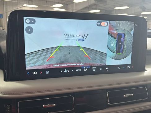 Certified 2025 Lincoln Aviator Reserve w/ Equipment Group 201A AWD/4WD image 3