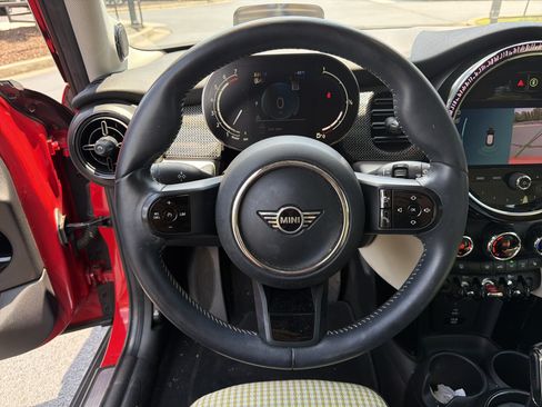 Used 2022 MINI Cooper 4-Door Hardtop FWD image 10