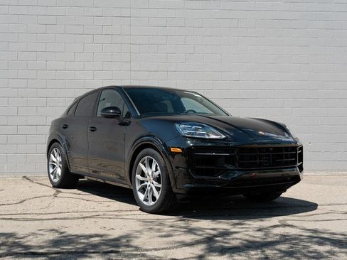 Certified 2025 Porsche Cayenne image 9